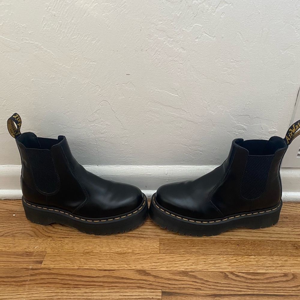 DR. MARTENS 2976 SMOOTH LEATHER PLATFORM CHELSEA BOOTS